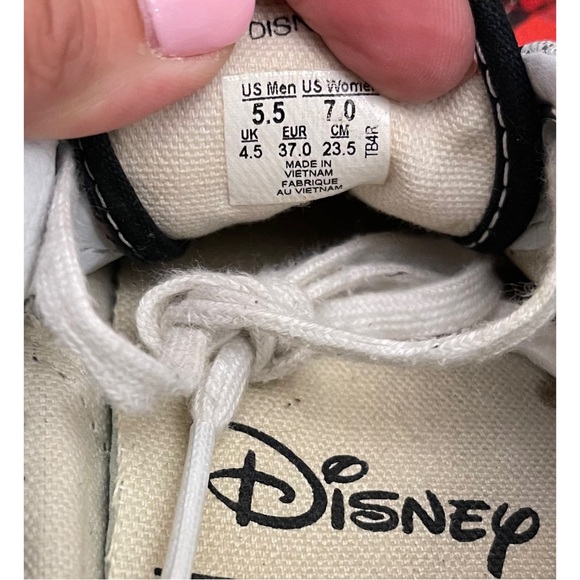 Vans “Young At Heart”Disney Collection Sneakers Womens 7 - Picture 5 of 7